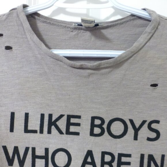 FOREVER 21 taupe distressed graphic print "I LIKE BOYS WHO ARE IN BANDS" t-shirt - Picture 4 of 6